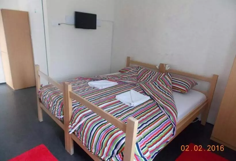اتاق خانوادگی, Guest House Miss Depolo