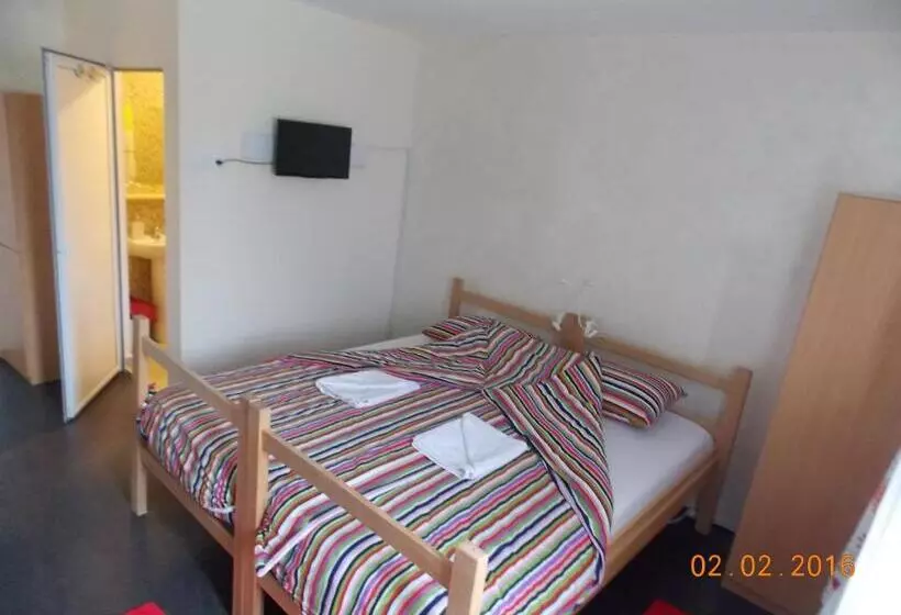 اتاق خانوادگی, Guest House Miss Depolo