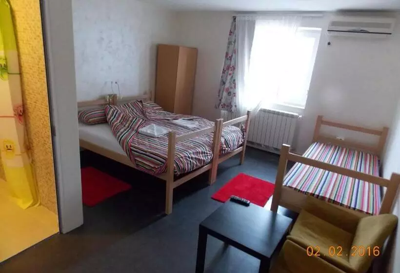 اتاق استاندارد سه نفره, Guest House Miss Depolo