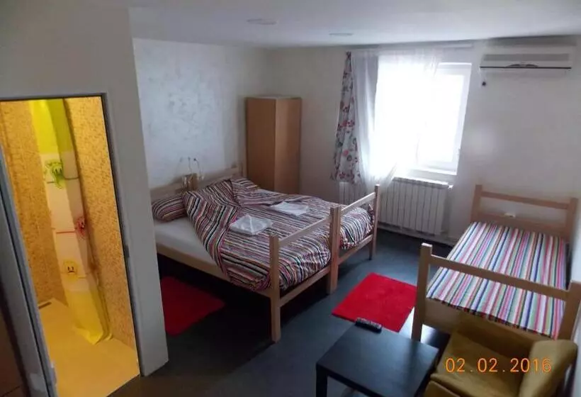 اتاق استاندارد سه نفره, Guest House Miss Depolo