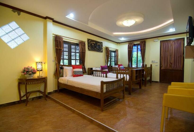 キングサイズベッドのスーペリアルーム, Bueng Bua Thong Resort