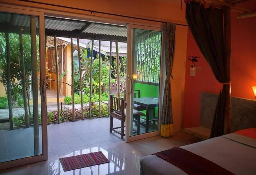 디럭스 트리플 룸, Chaba Bungalows