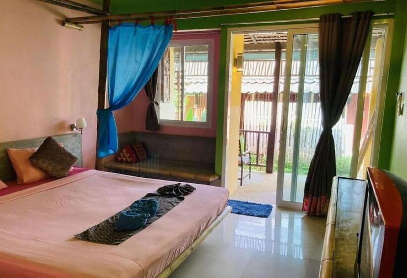 디럭스 트리플 룸, Chaba Bungalows