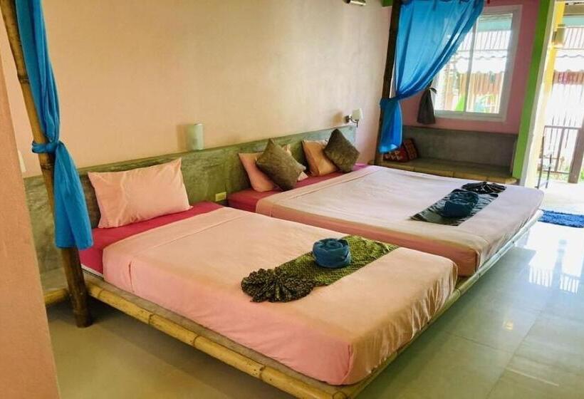 디럭스 트리플 룸, Chaba Bungalows