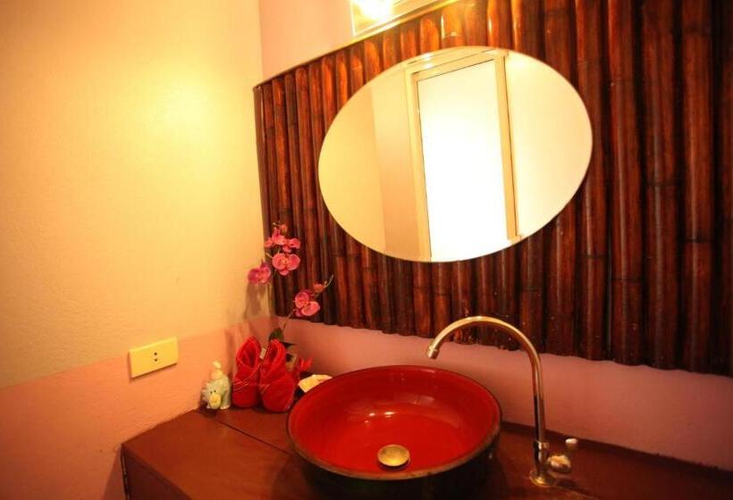 디럭스 룸, Chaba Bungalows