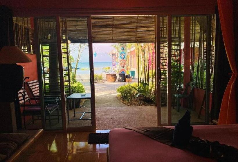 이그제큐티브 트리플, Chaba Bungalows