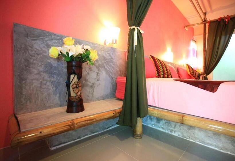 이그제큐티브 트리플, Chaba Bungalows