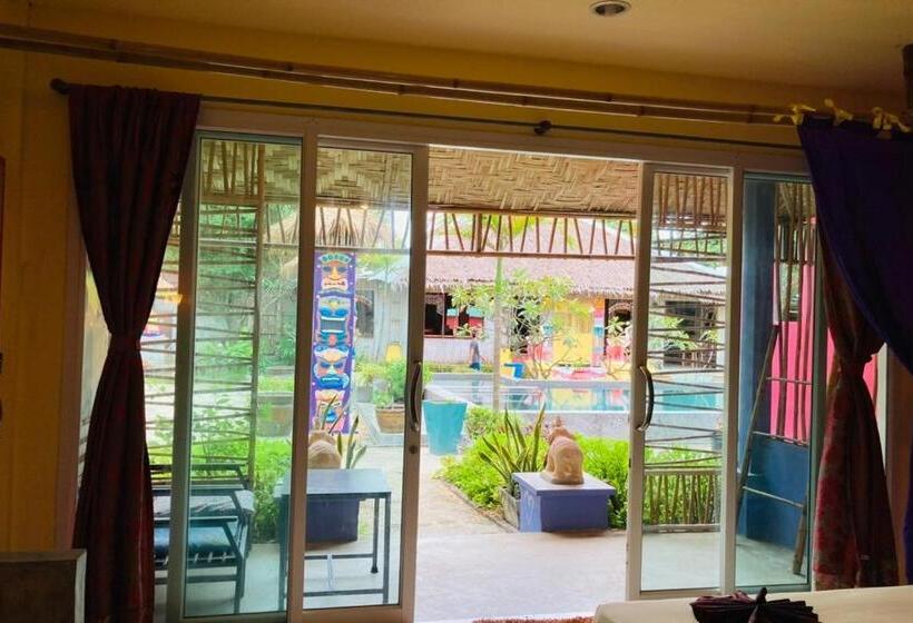 이그제큐티브 트리플, Chaba Bungalows