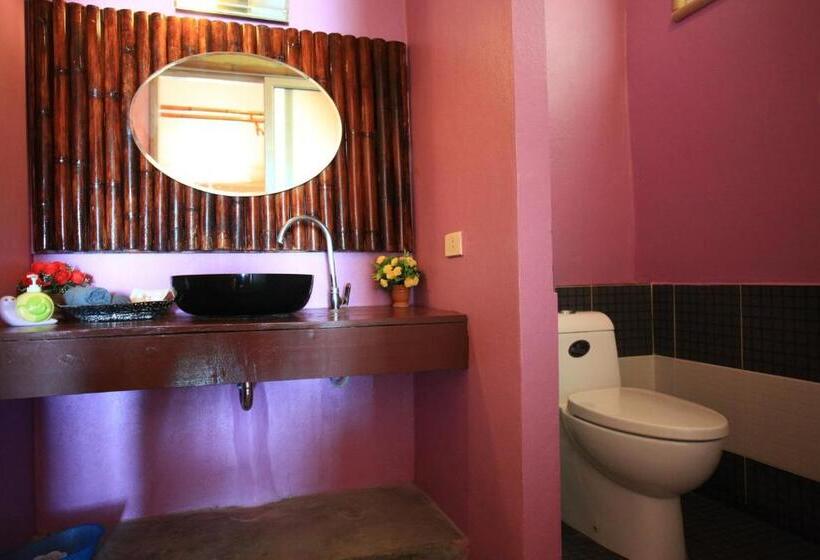 이그제큐티브 트리플, Chaba Bungalows