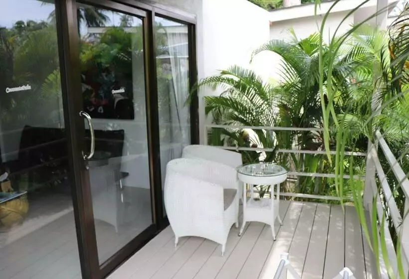 بانگلوی ممتاز, Coconutspalm Resort