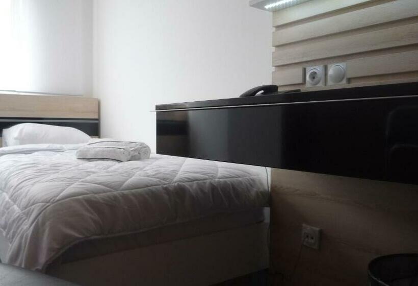 اتاق استاندارد یک نفره, Garni Hotel Consul