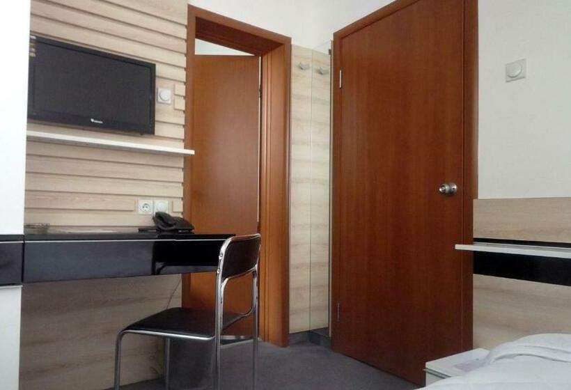 اتاق استاندارد یک نفره, Garni Hotel Consul