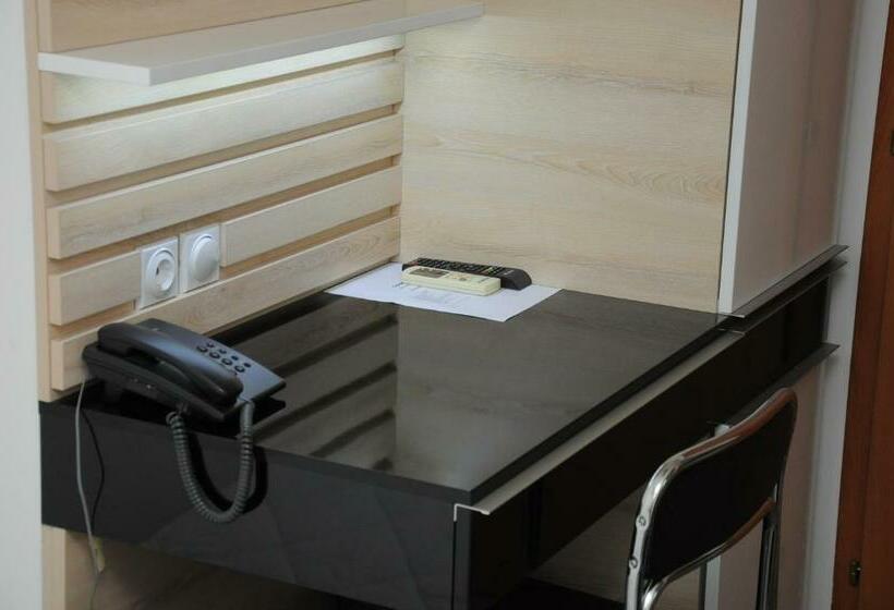 اتاق استاندارد یک نفره, Garni Hotel Consul