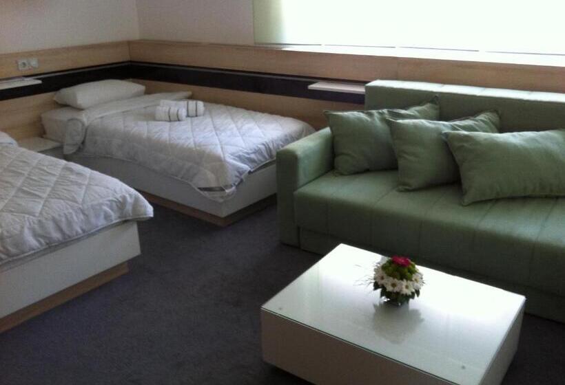 سوییت, Garni Hotel Consul