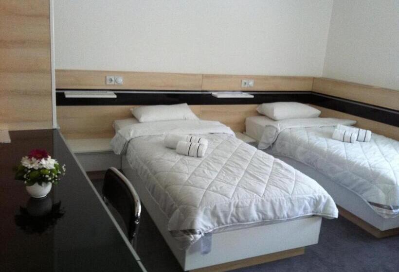 سوییت, Garni Hotel Consul