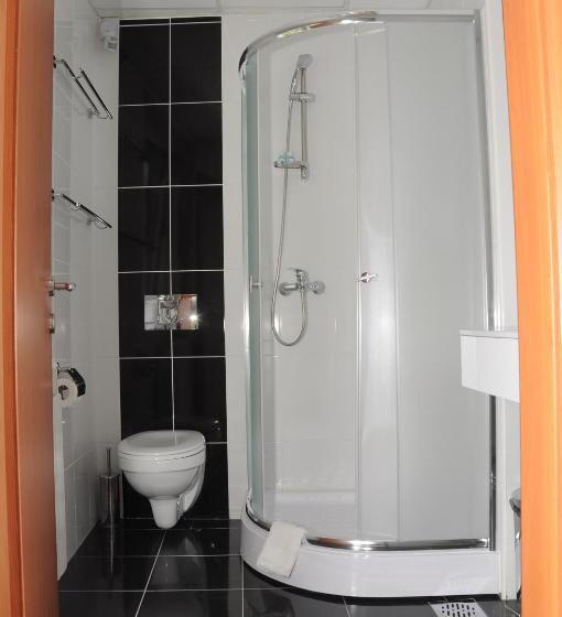 سوییت, Garni Hotel Consul