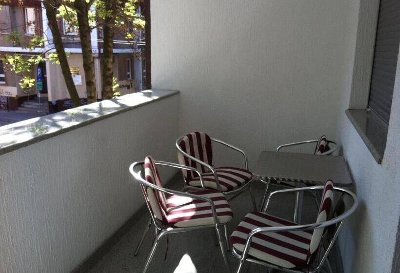 سوییت, Garni Hotel Consul