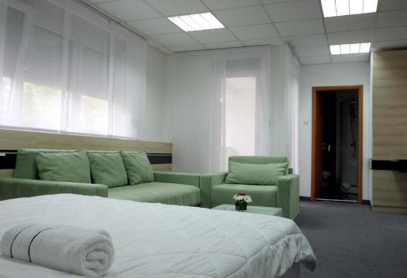 سوییت, Garni Hotel Consul