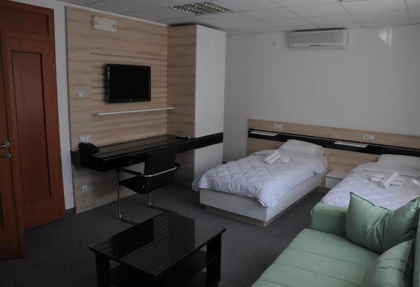 سوییت, Garni Hotel Consul