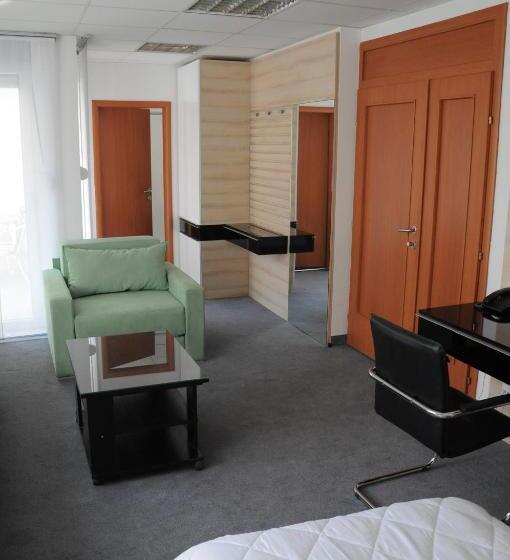 سوییت, Garni Hotel Consul