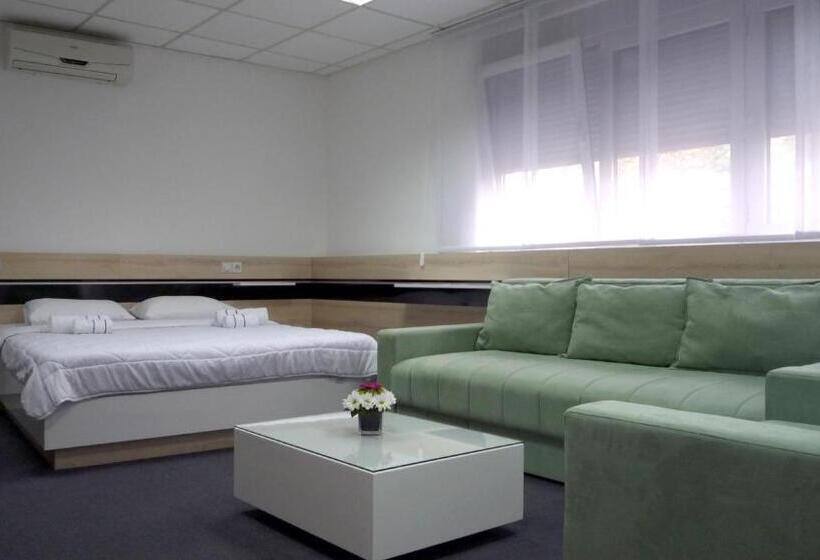 سوییت, Garni Hotel Consul