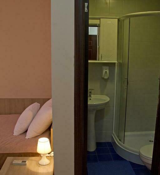 استودیوی استاندارد, Garni Hotel Tri O