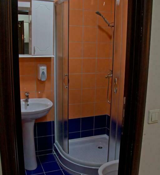 استودیوی استاندارد, Garni Hotel Tri O
