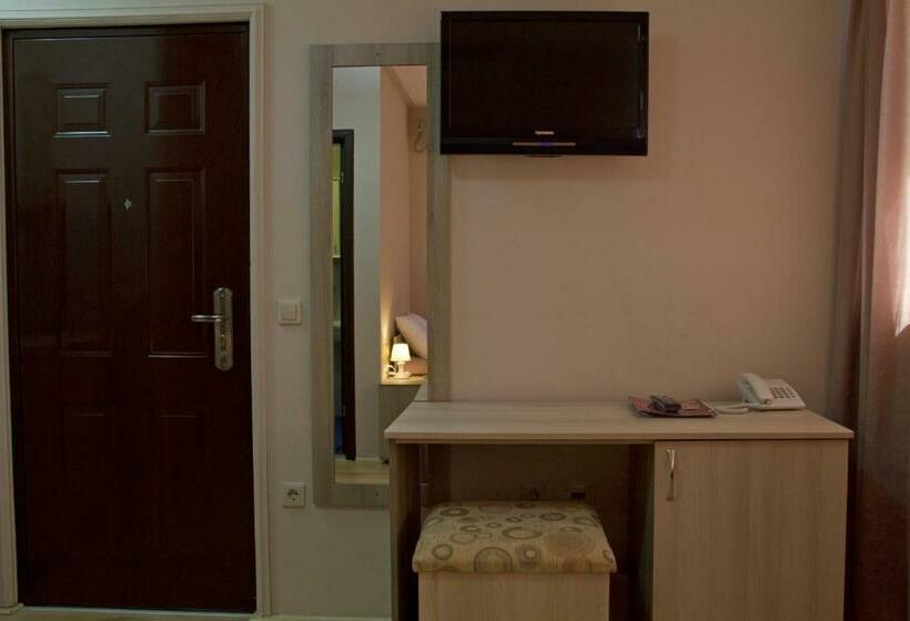 استودیوی استاندارد, Garni Hotel Tri O