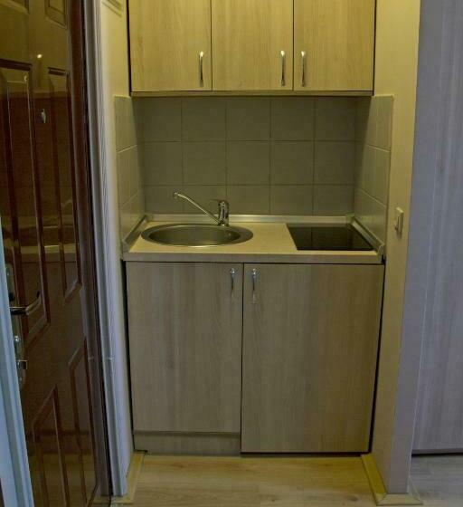 استودیوی استاندارد, Garni Hotel Tri O