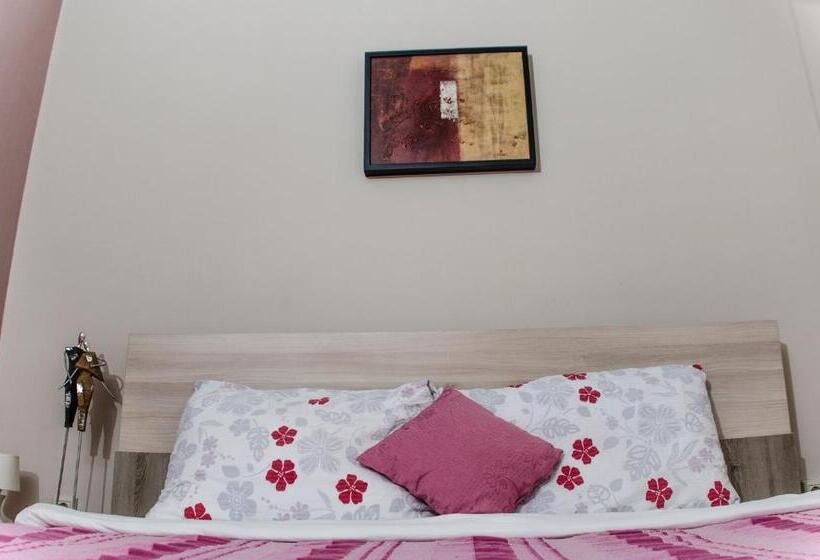 اتاق استاندارد, Garni Hotel Tri O