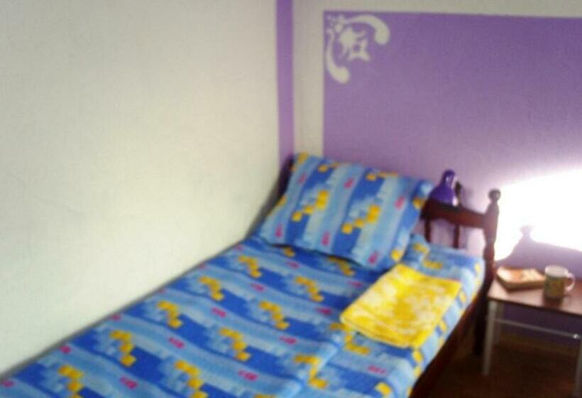 اتاق استاندارد سه تخته با سرویس بهداشتی مشترک, Hostel Ruler