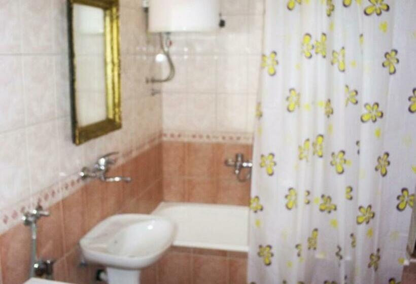 اتاق استاندارد با سرویس بهداشتی مشترک, Hostel Ruler