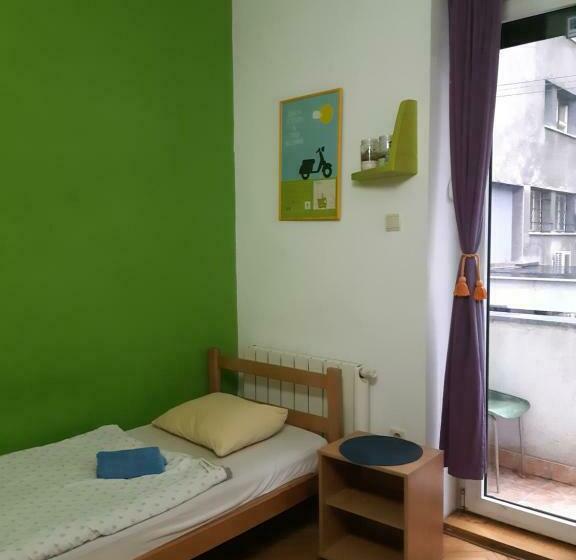 اتاق استاندارد چهارنفره با سرویس بهداشتی مشترک, Hostelche Hostel