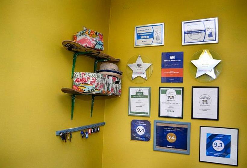 اتاق استاندارد چهارنفره با سرویس بهداشتی مشترک, Hostelche Hostel