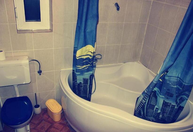 آپارتمان 3 خوابه, Hostelche Hostel