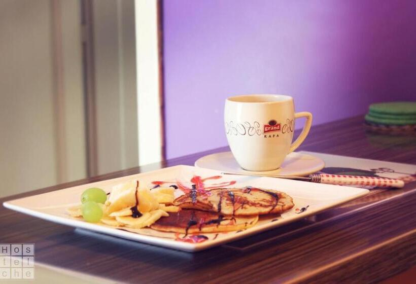 آپارتمان 3 خوابه, Hostelche Hostel