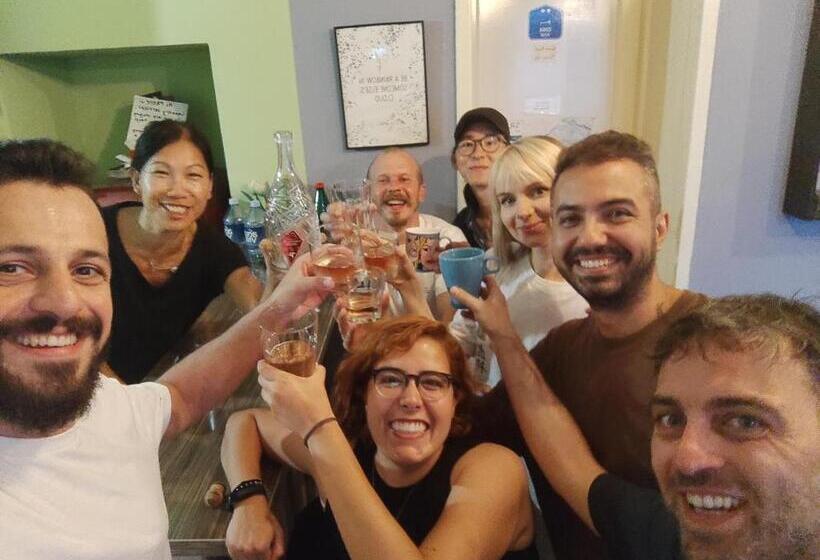 اتاق استاندارد چهارنفره با سرویس بهداشتی مشترک, Hostelche Hostel