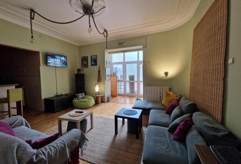 آپارتمان 3 خوابه, Hostelche Hostel