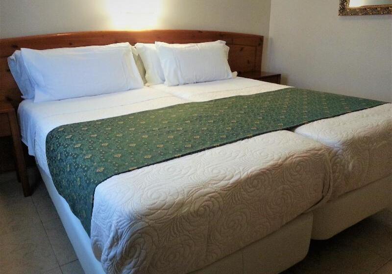 수피리어 룸, Aramis