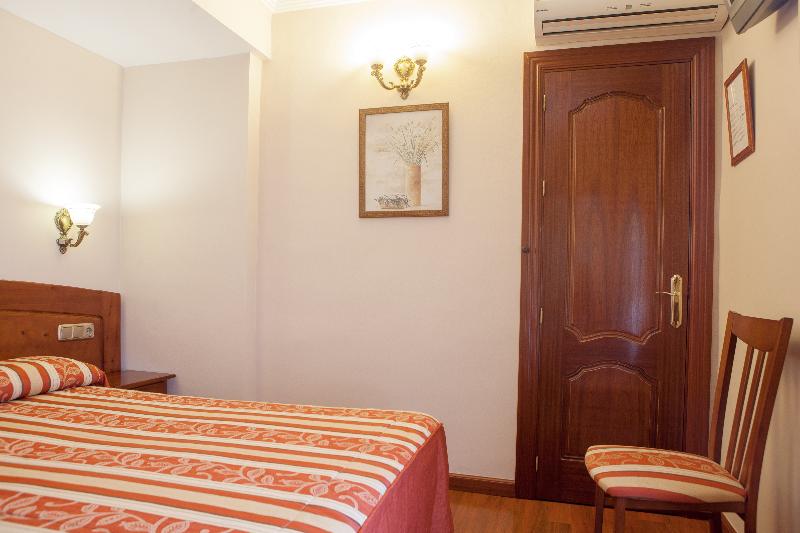 수피리어 룸, Aramis