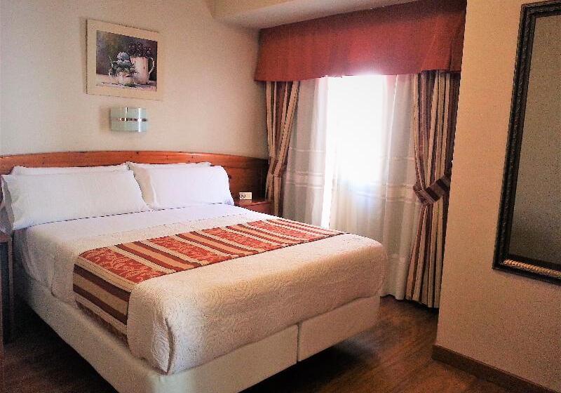 수피리어 룸, Aramis