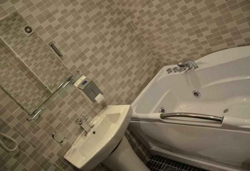 اتاق استاندارد سه تخته با بالکن, Golf Luxury