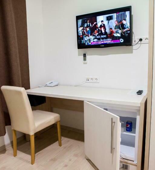 اتاق لوکس سه تخته, Omni