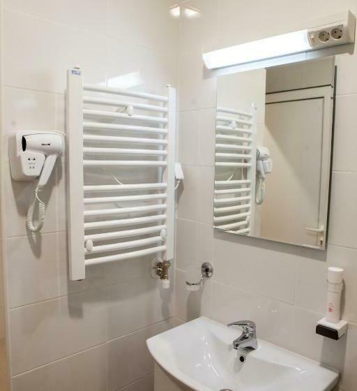 اتاق لوکس سه تخته, Omni