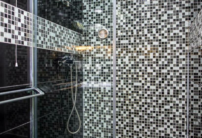 اتاق لوکس, Omni