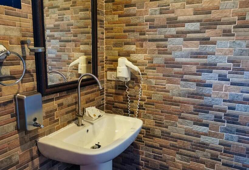 Семейный Номер, Qg Resort