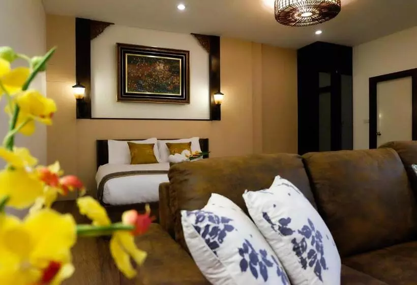 Perhehuone, Qg Resort