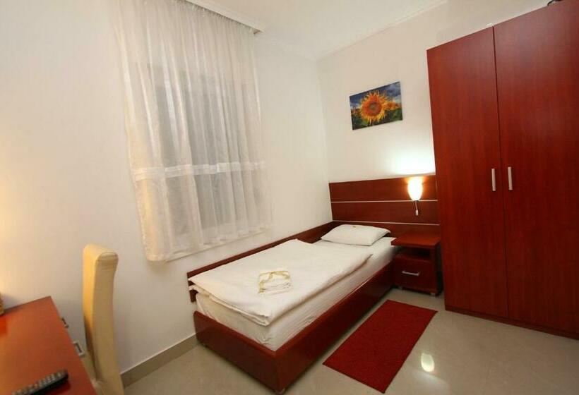 اتاق استاندارد یک نفره, Guesthouse Villa Inn