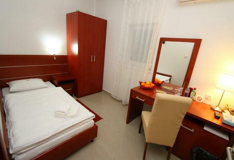 اتاق استاندارد یک نفره, Guesthouse Villa Inn