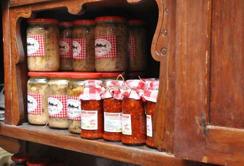 کلبه ییلاقی, Chalets & Rooms čarda šebešfok